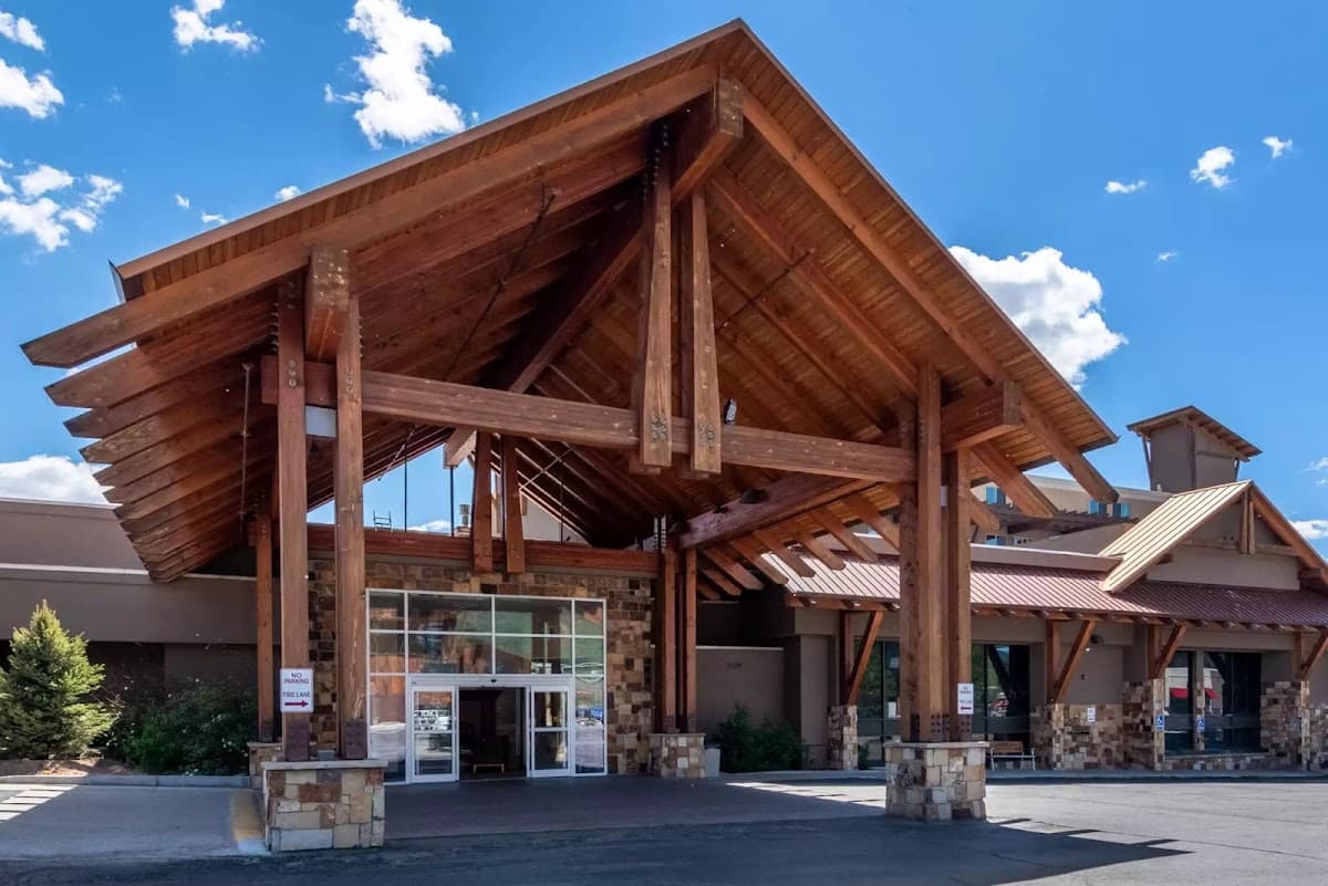 White Peak Hotel