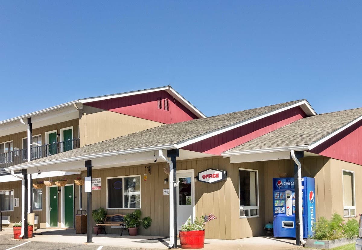 PINE RIVER INN