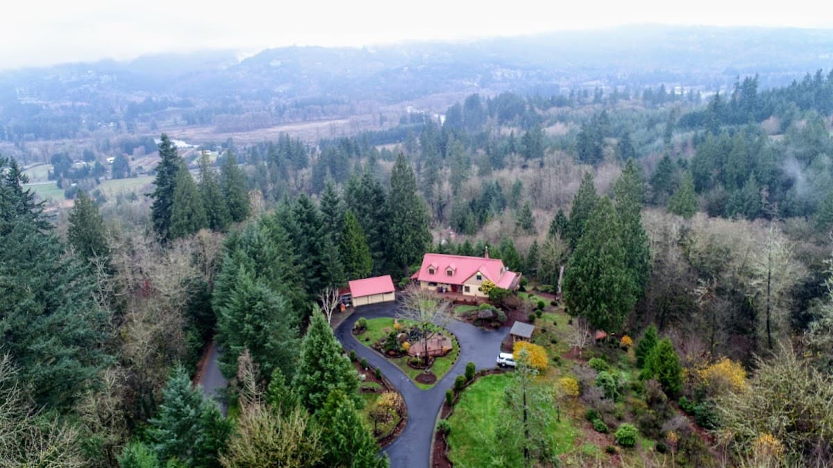 MapleRidge House: A BnB for all Seasons!