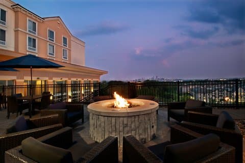 Courtyard by Marriott Kansas City at Briarcliff