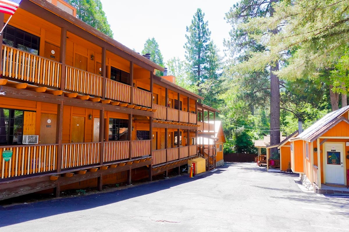 Sleepy Hollow Cabins & Hotel
