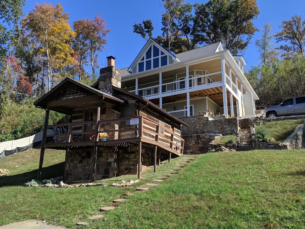 Brevard Inn and Cabins