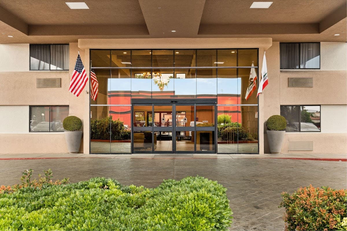 Oxford Suites Redding