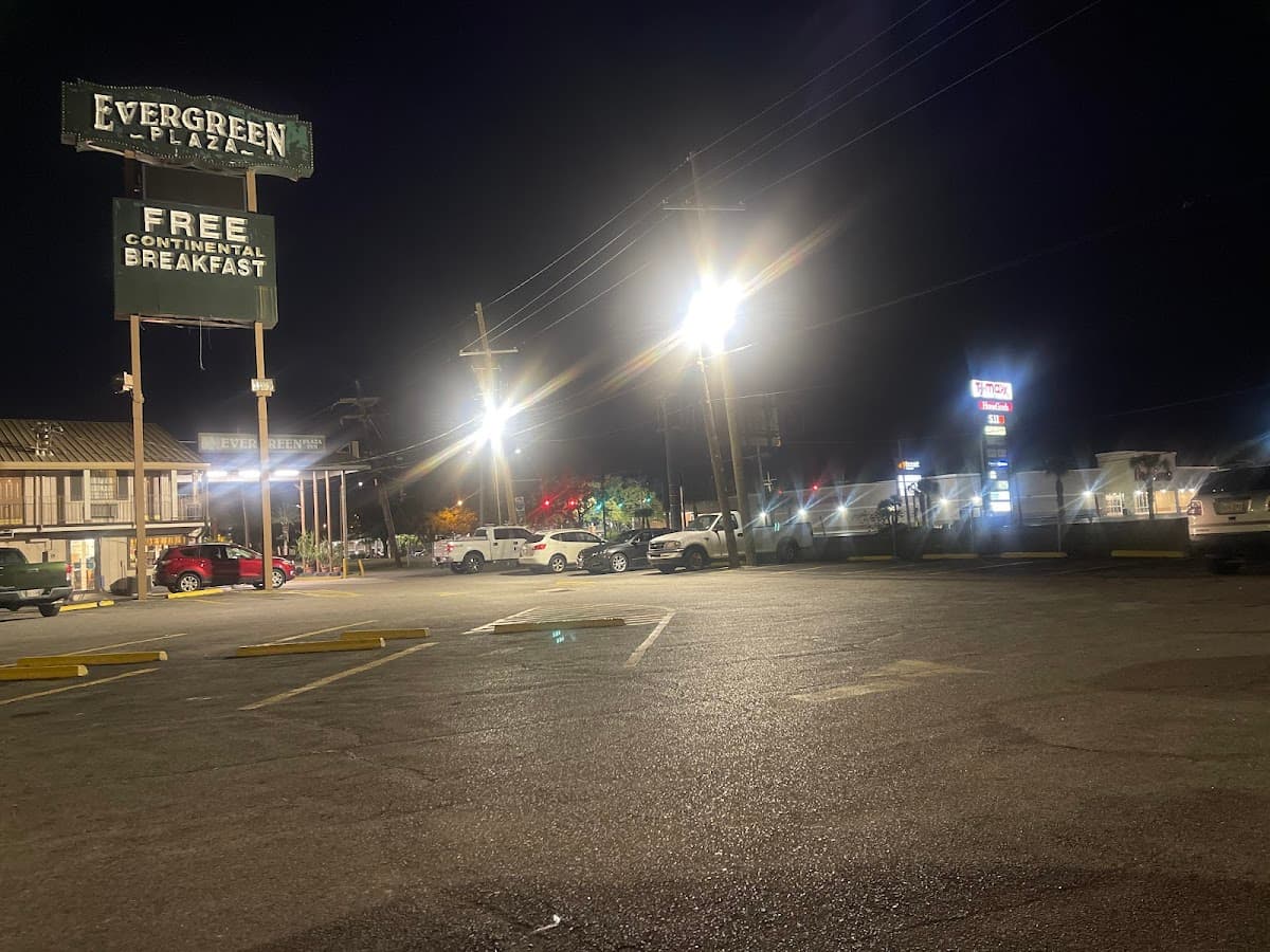 Evergreen Plaza Inn