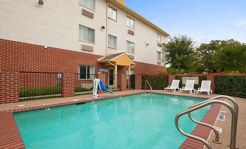 Days Inn & Suites by Wyndham Dallas