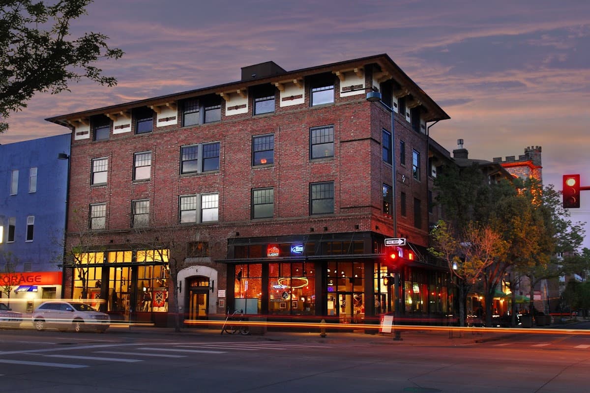 6 Broadway Apartments