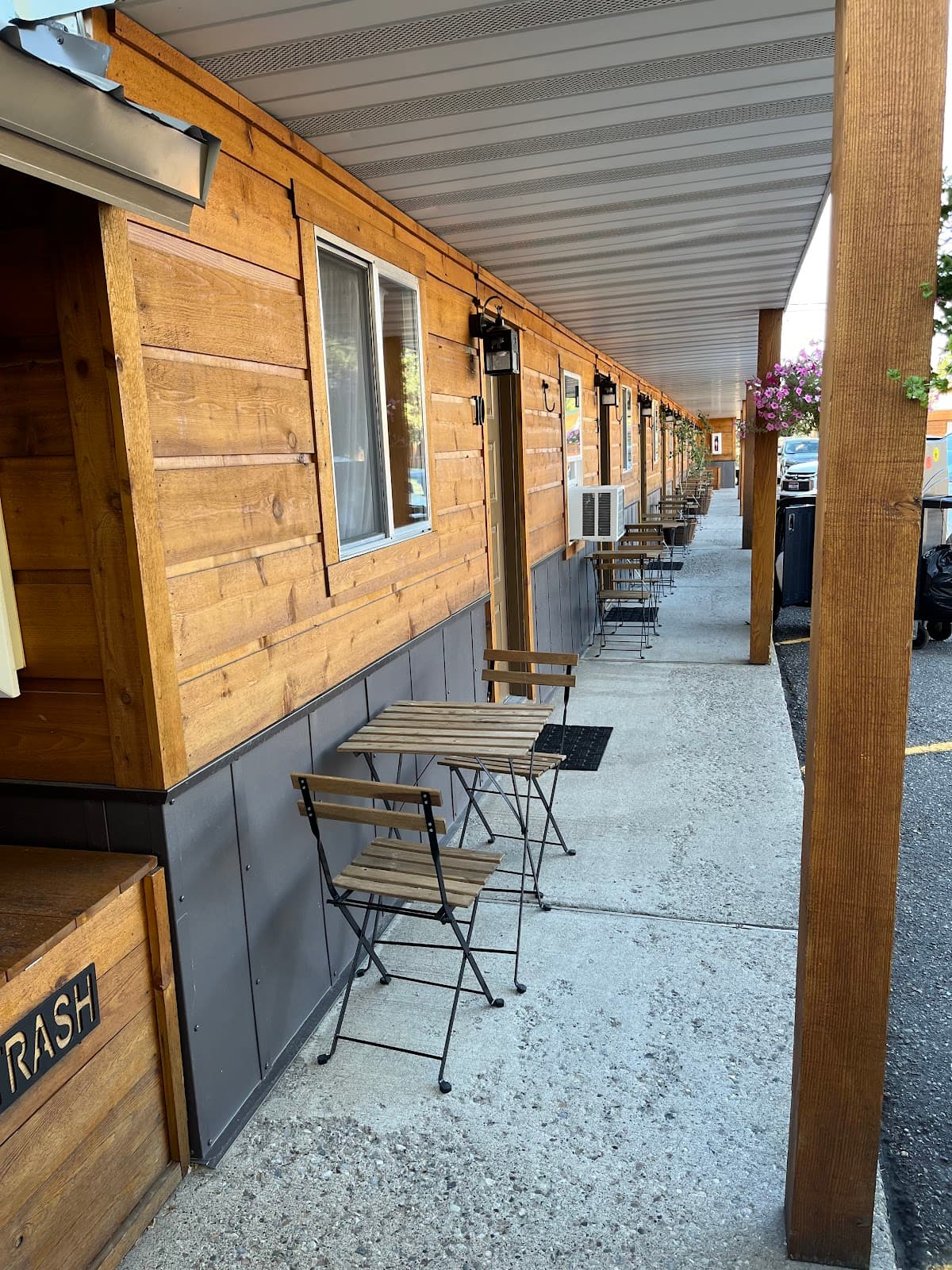 Evergreen Motel