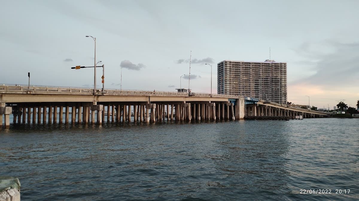 International Inn on the Bay