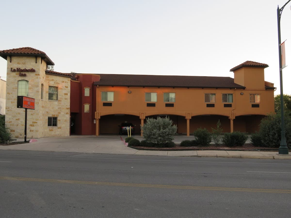 La Hacienda Inn near Alamodome & Riverwalk
