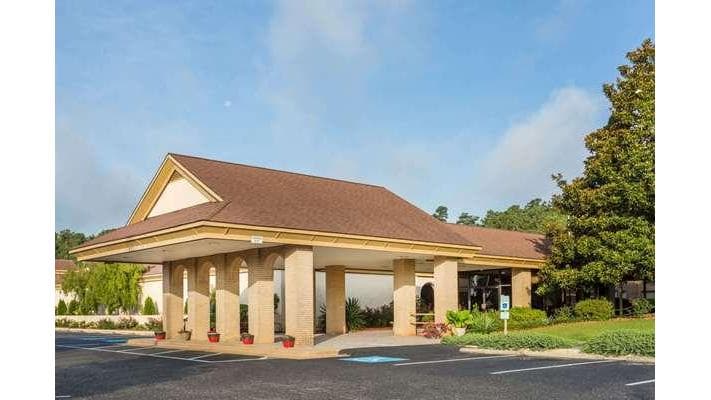 Days Inn & Conf Center by Wyndham Southern Pines Pinehurst