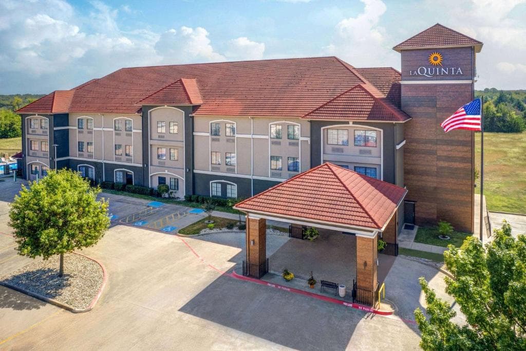 La Quinta Inn & Suites by Wyndham Alvarado