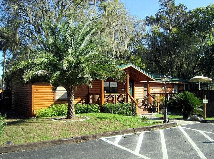 Riverside Lodge Resort