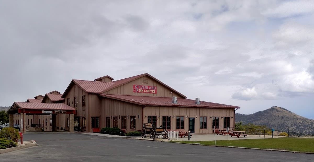 Silverland Inn