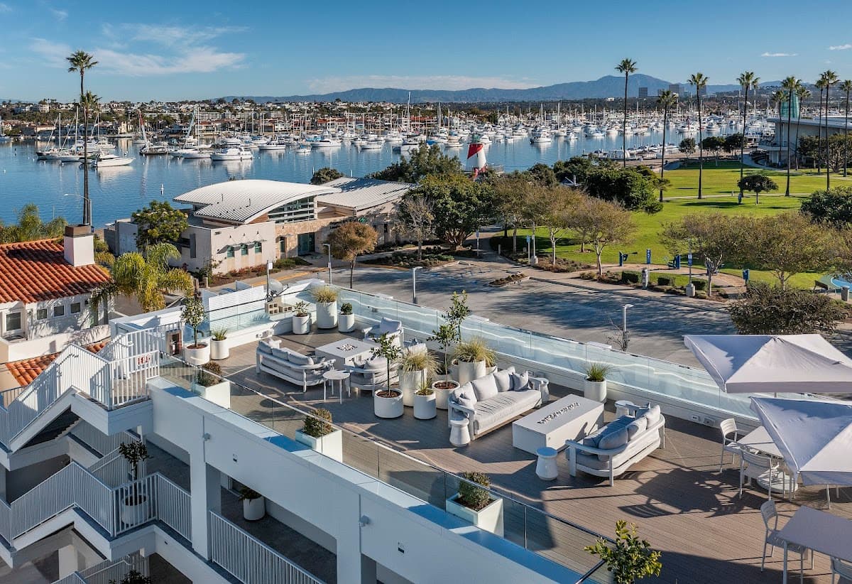 Bay Shores Peninsula Hotel