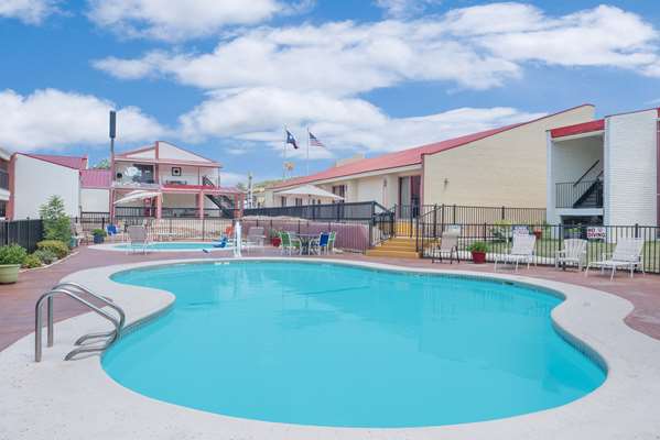 Super 8 by Wyndham Kerrville TX