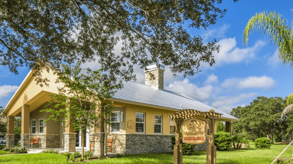 The Lodge at Woodlake Apartments