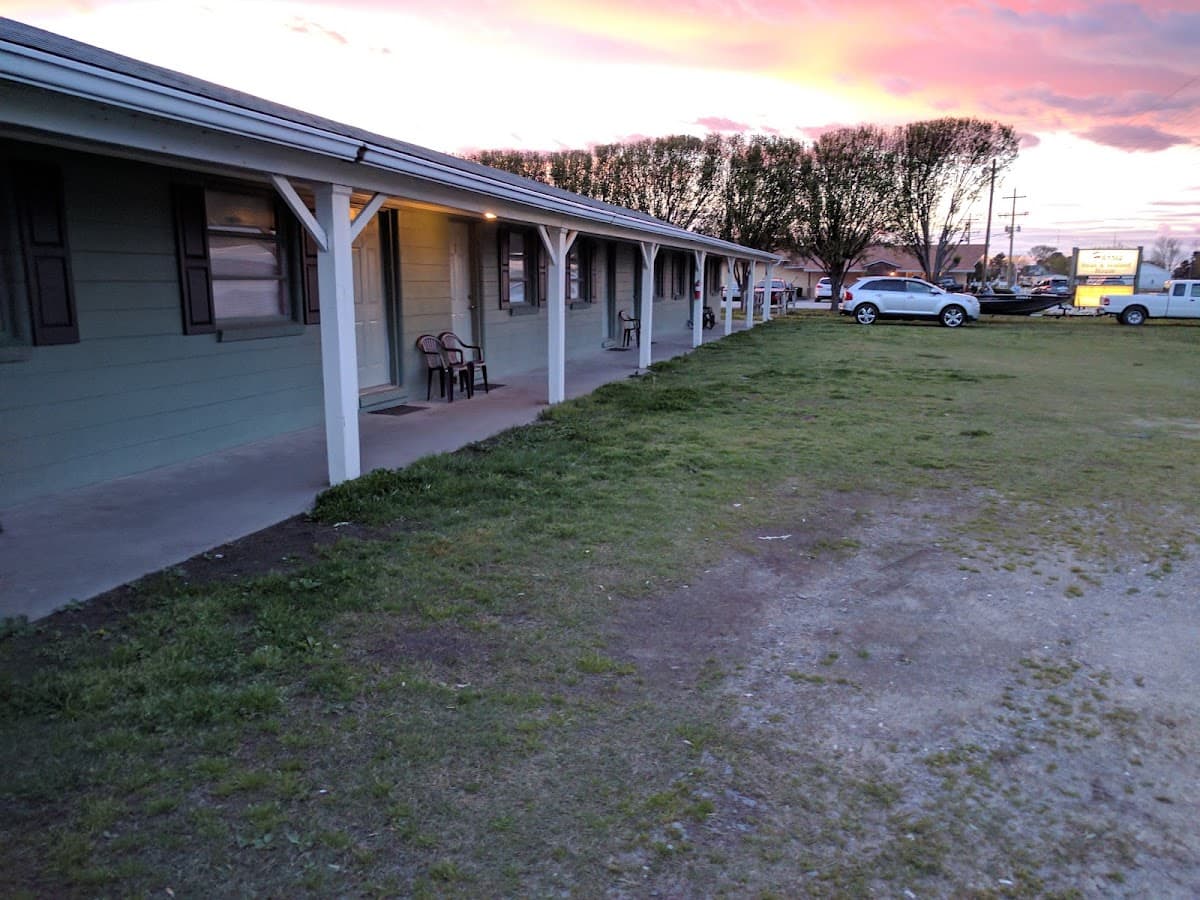 Hyde-Out Motel