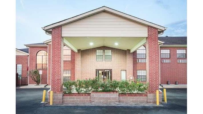 Super 8 by Wyndham White Hall