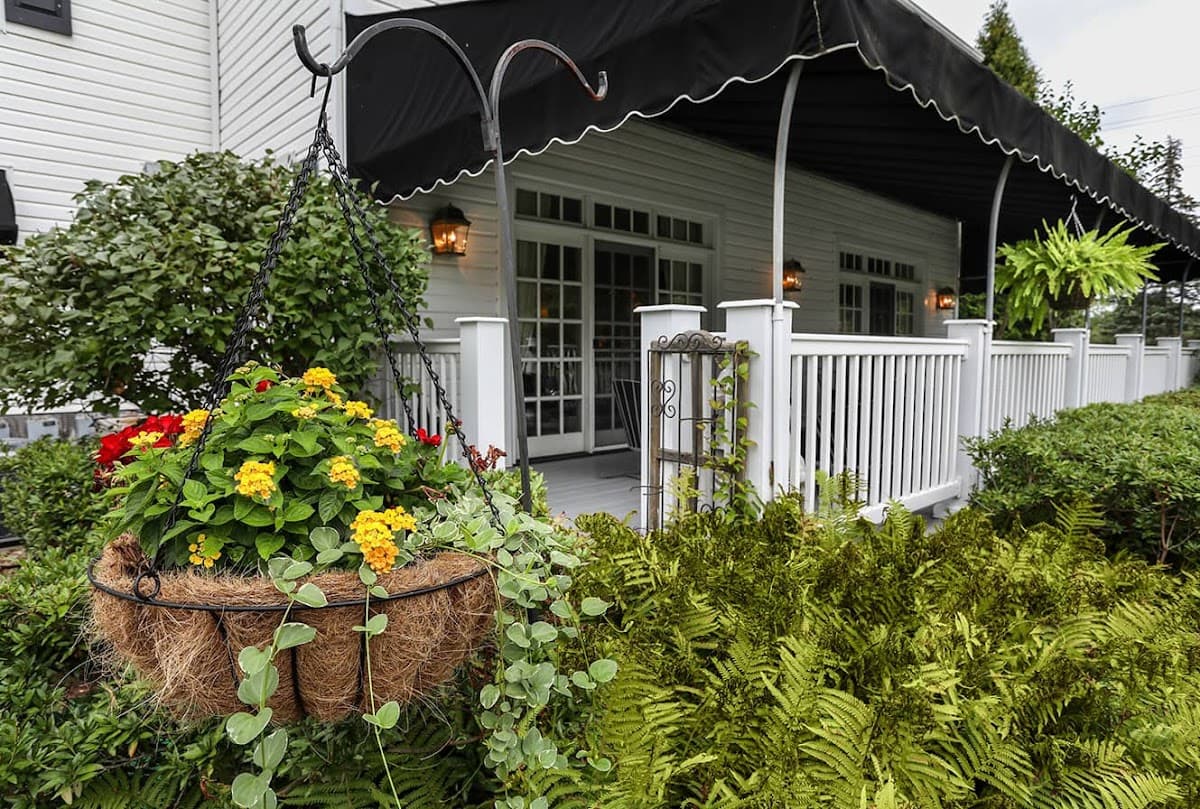 Oakmont Inn