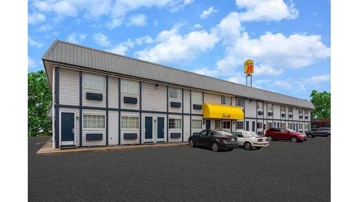 Super 8 by Wyndham Wooster