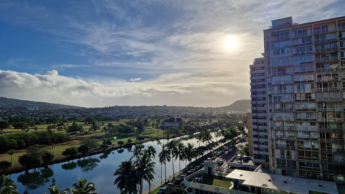 Waikiki Sand Villa