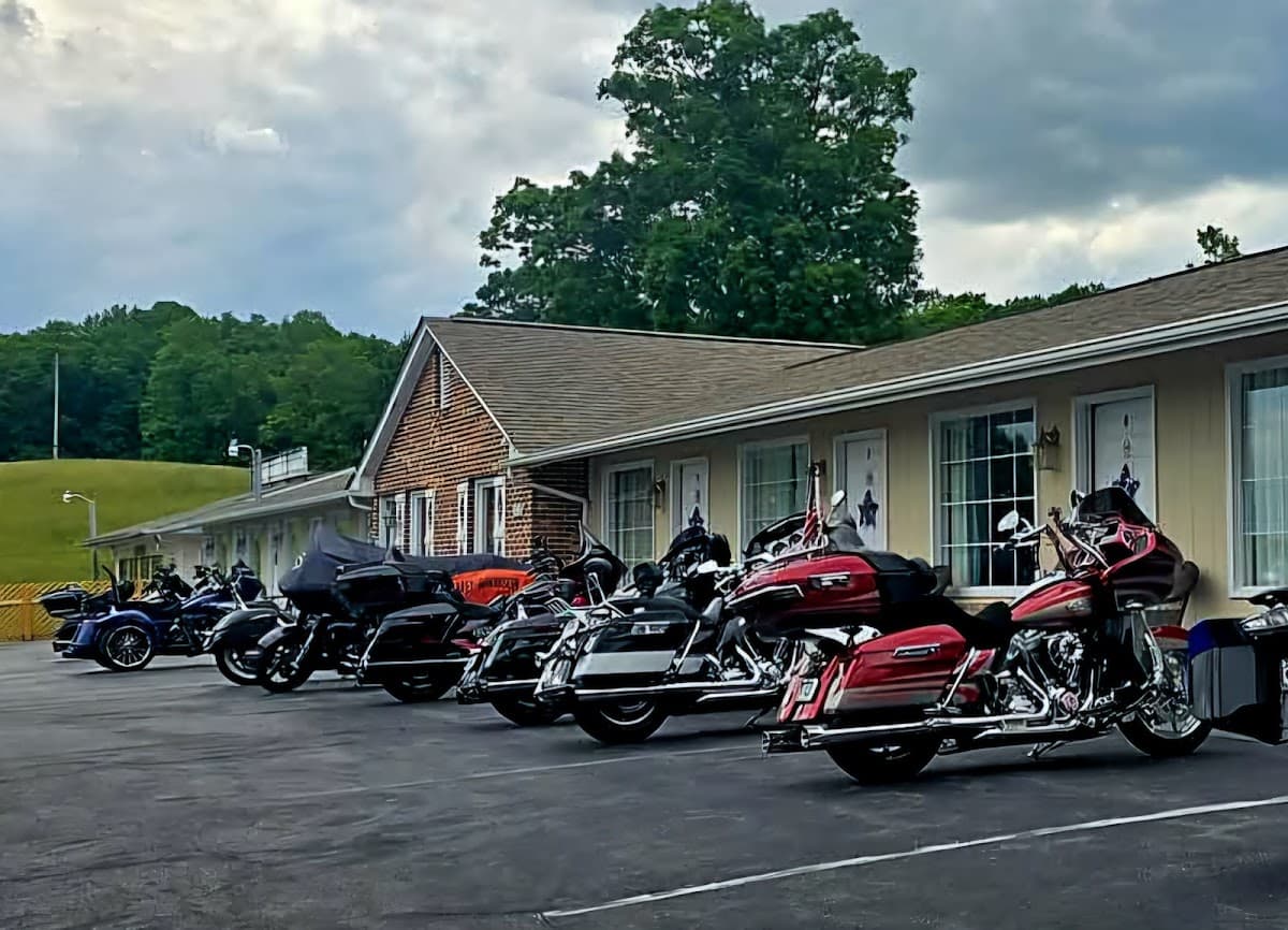 Fox Mountain Inn - American Owned and Operated