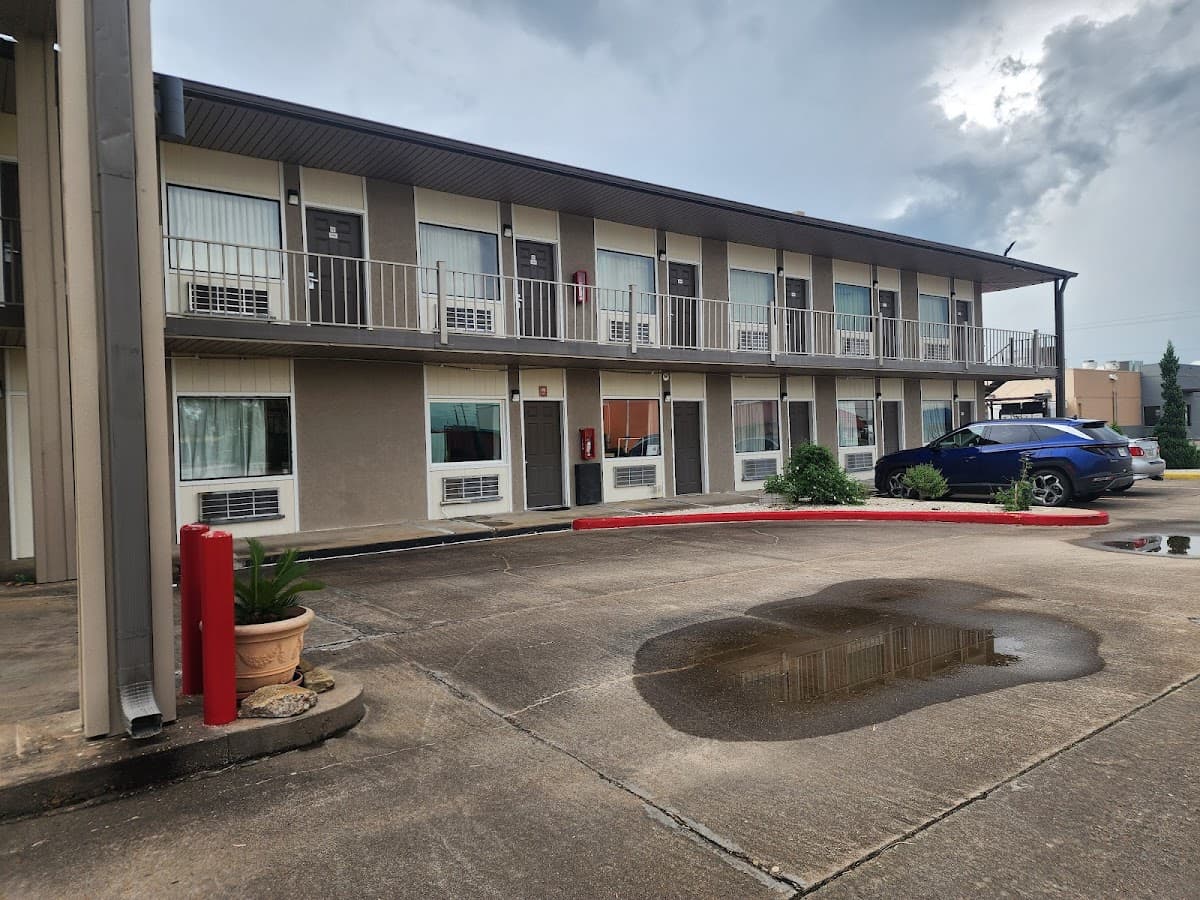 Regency Inn & Suites Bay City TX