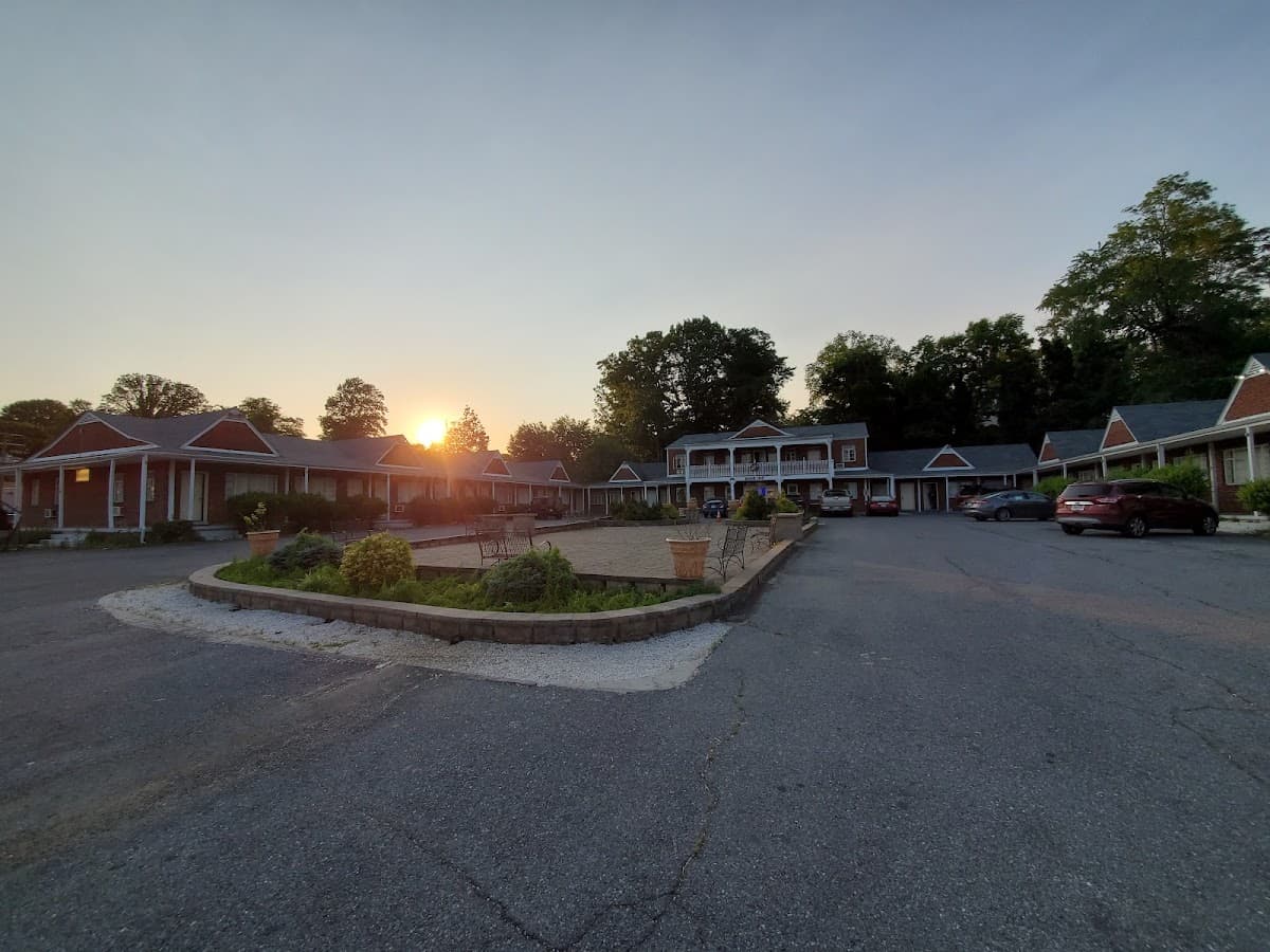 Moon Inn Hotel