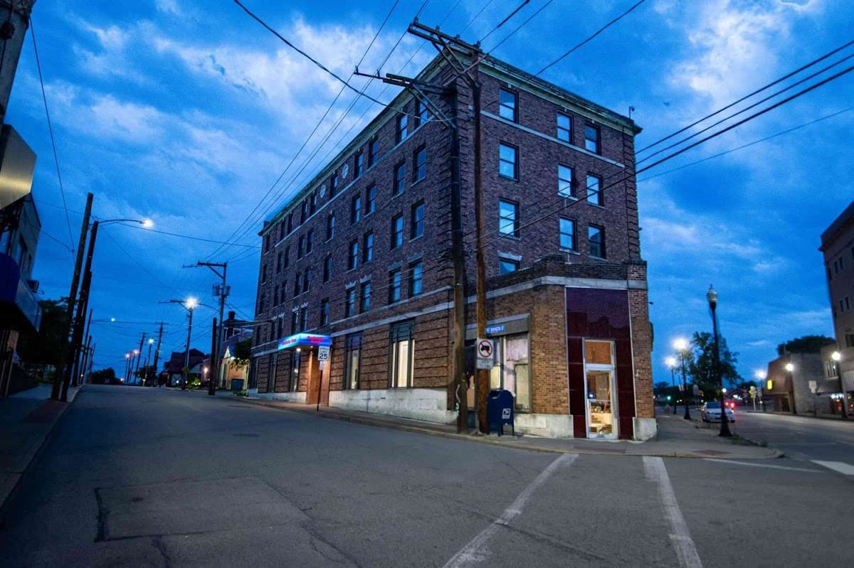 Rochester Hotel, Hangry Mike's Restaurant and Diamond Lounge