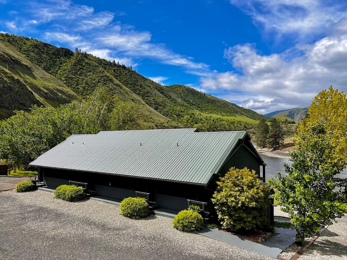 Steelhead Lodge