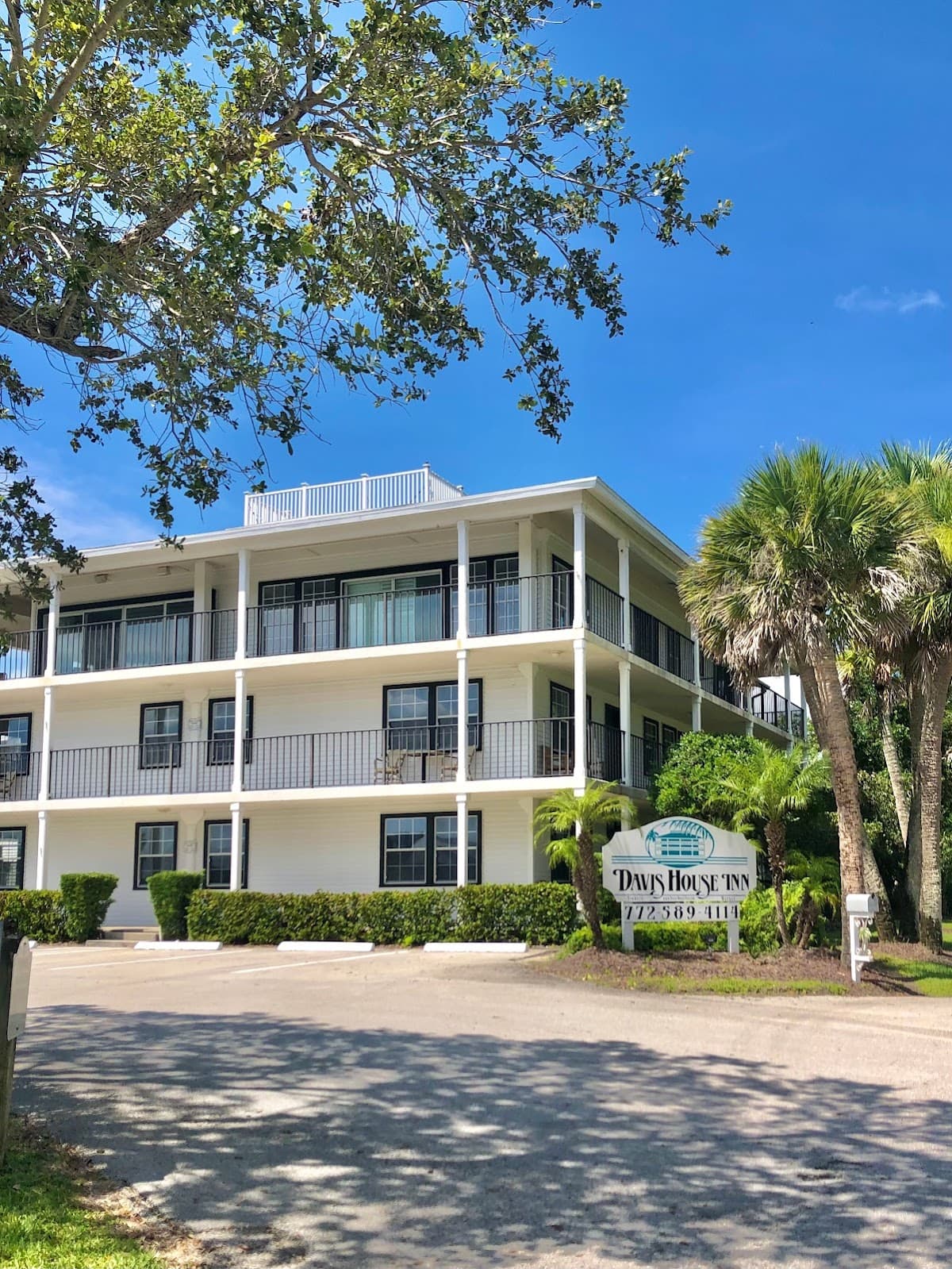 Davis House Inn