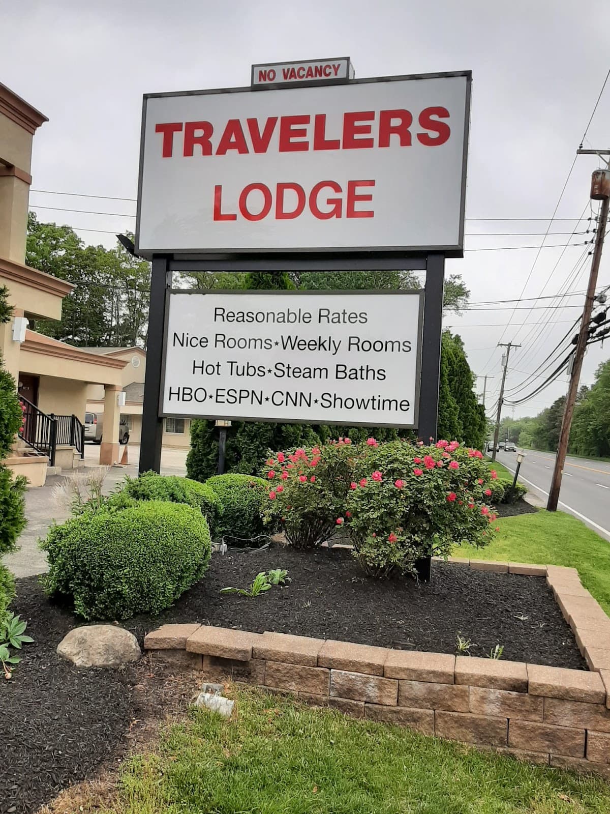 Travelers Lodge & Suites