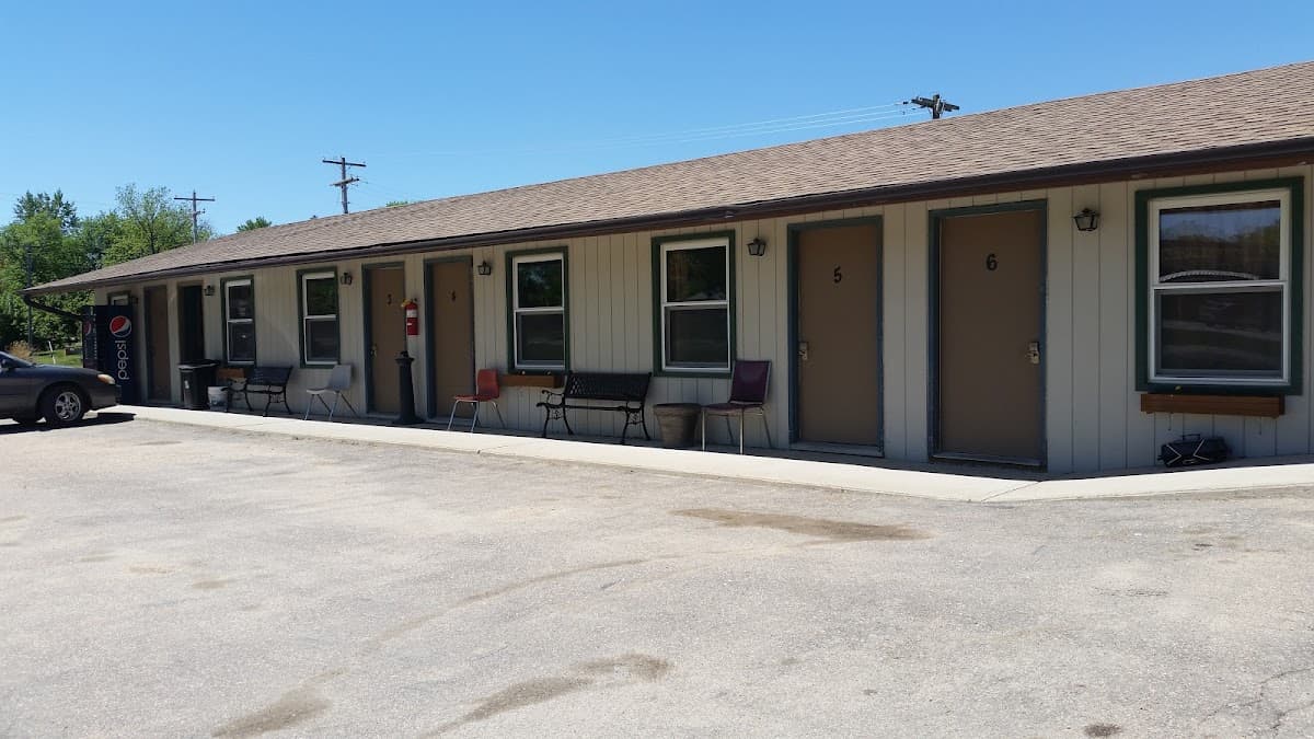 Twin Oaks Motel