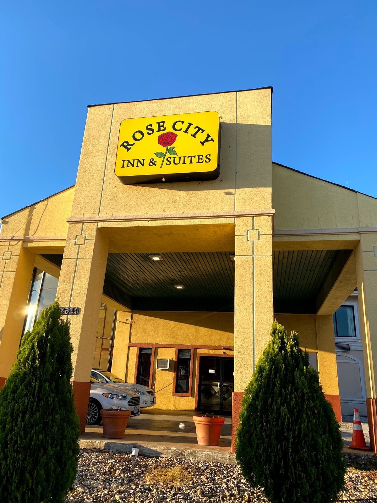 Rose city Inn & Suites