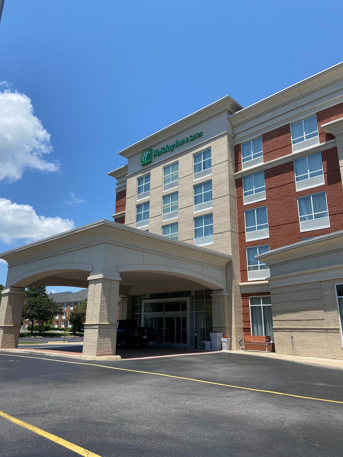 Holiday Inn & Suites Williamsburg-Historic Gateway