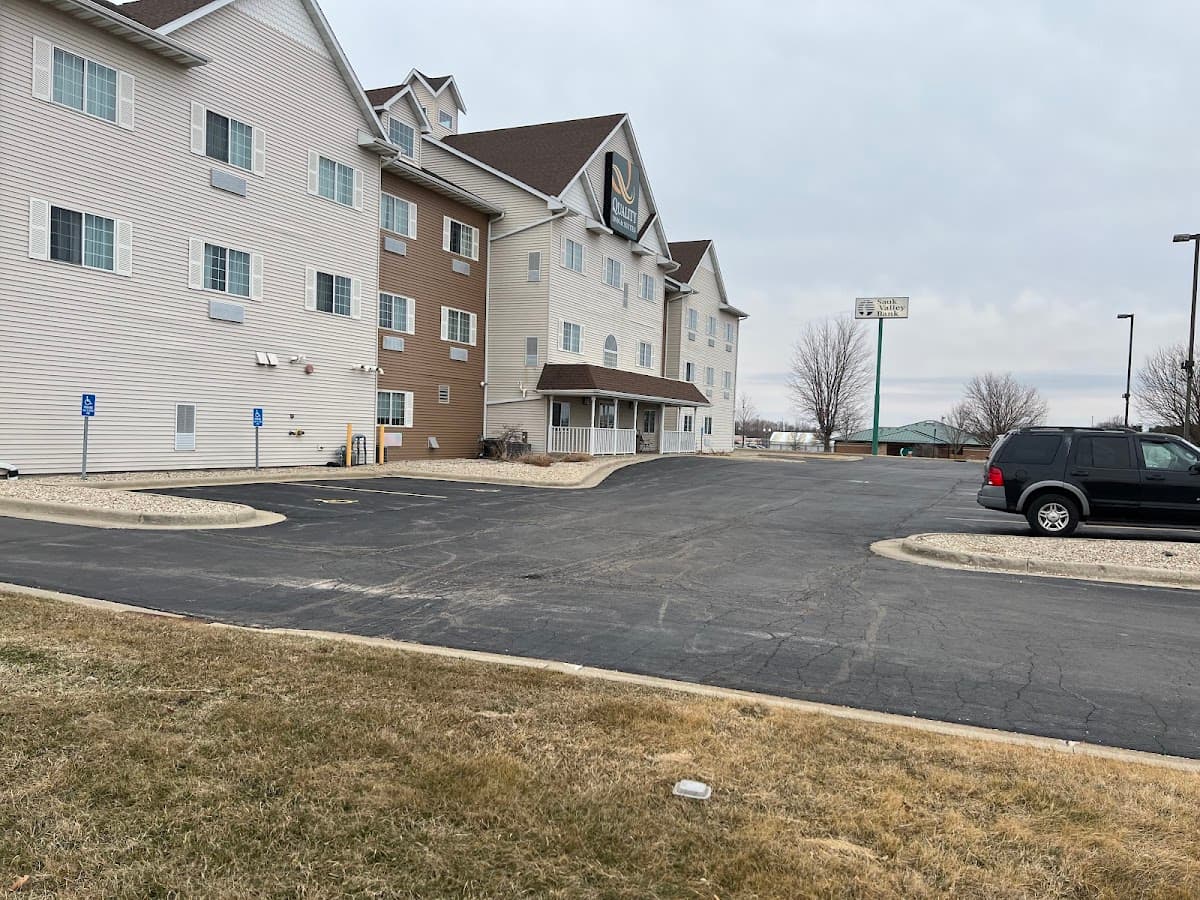 Quality Inn & Suites Dixon near I-88