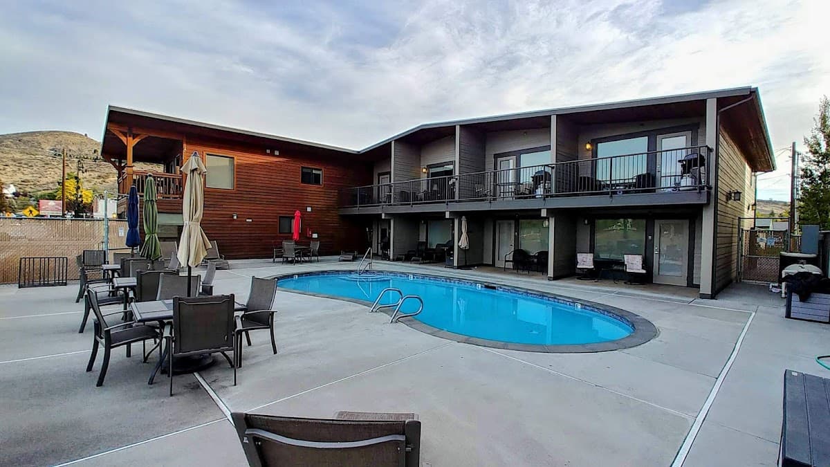 Chelan Cabana 8
