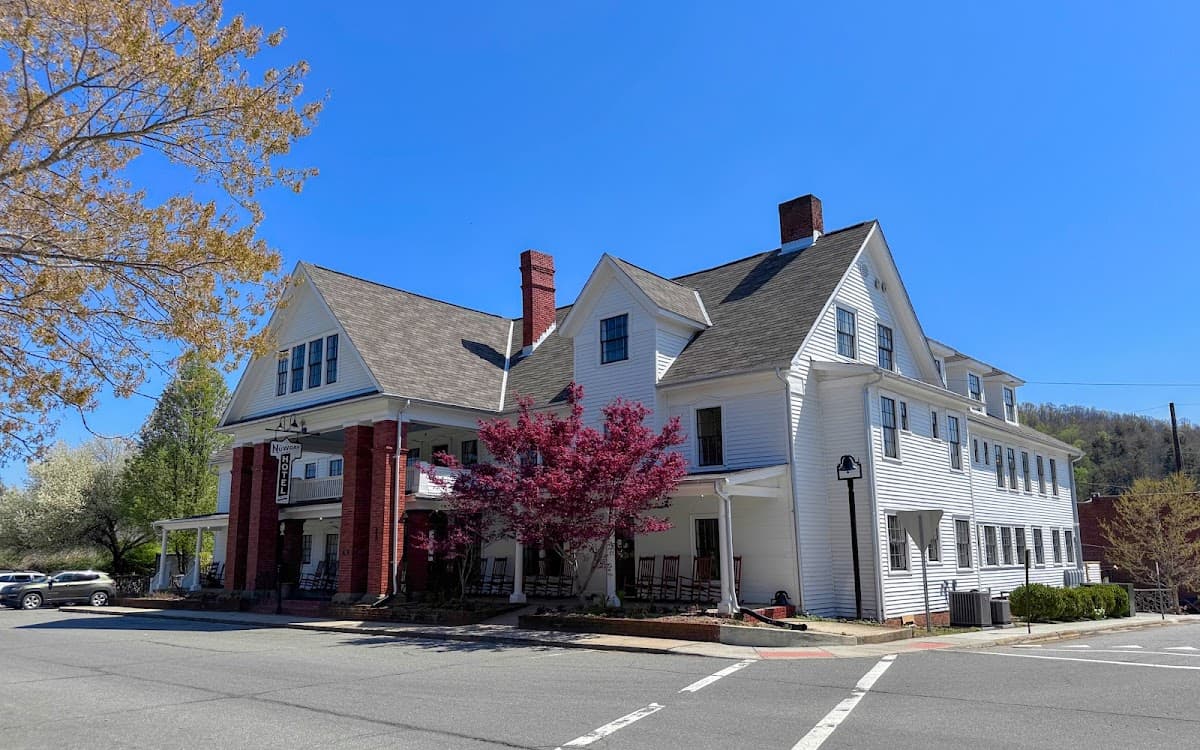 NuWray Hotel