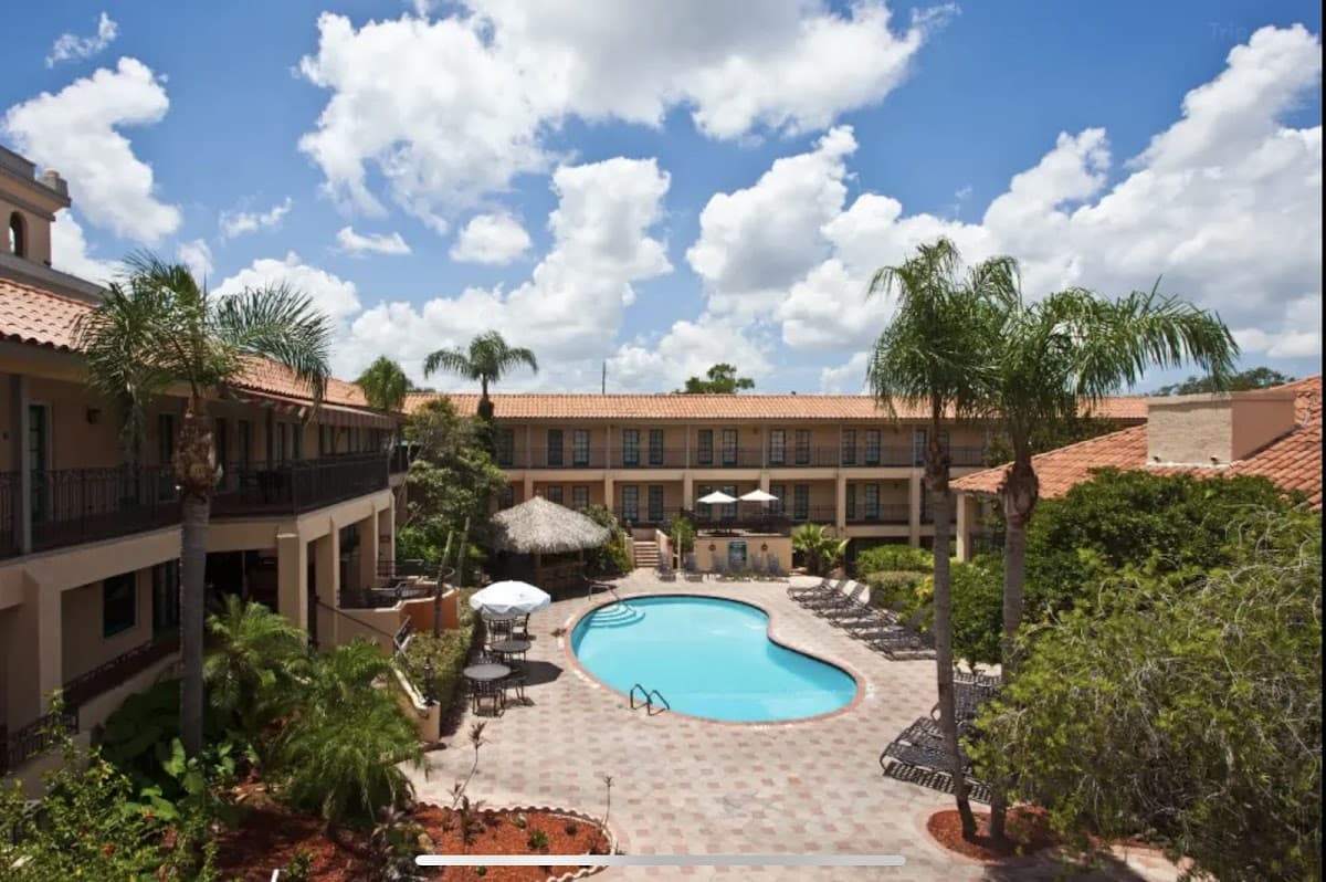 Red Roof PLUS+ & Suites Tampa