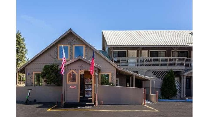 Econo Lodge Inn & Suites Heavenly Village Area