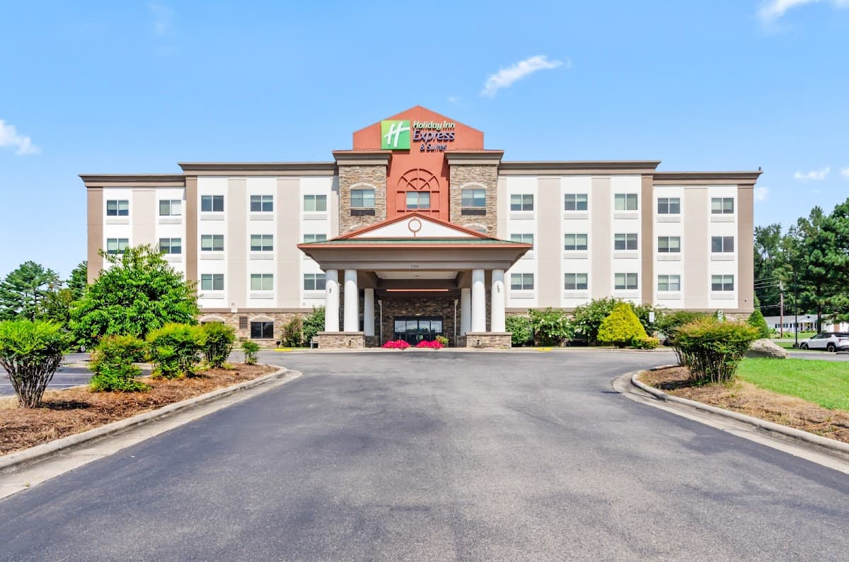 Holiday Inn Express & Suites Mount Airy