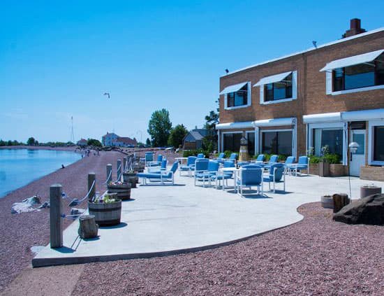 The Shoreline Inn