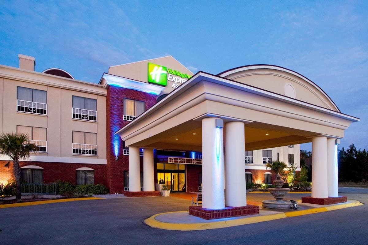 Holiday Inn Express & Suites Quincy I-10 by IHG
