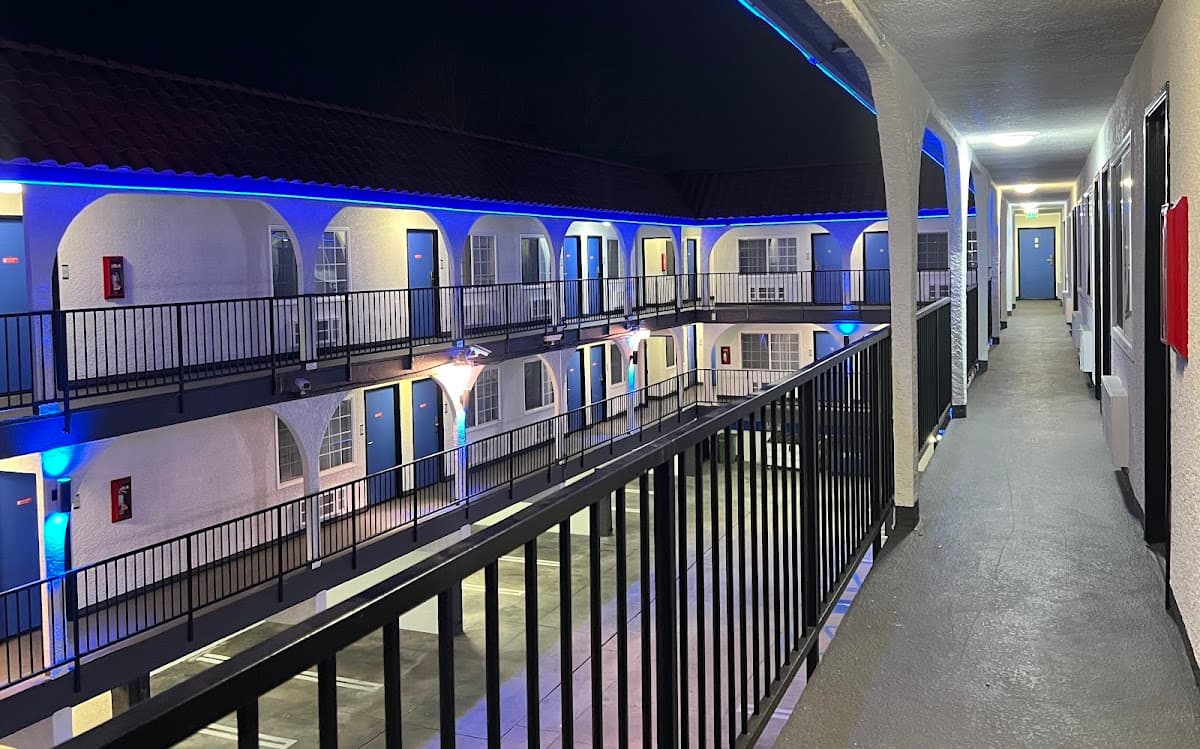 Cloud Nine Inn LAX Airport ( Newly Renovated )