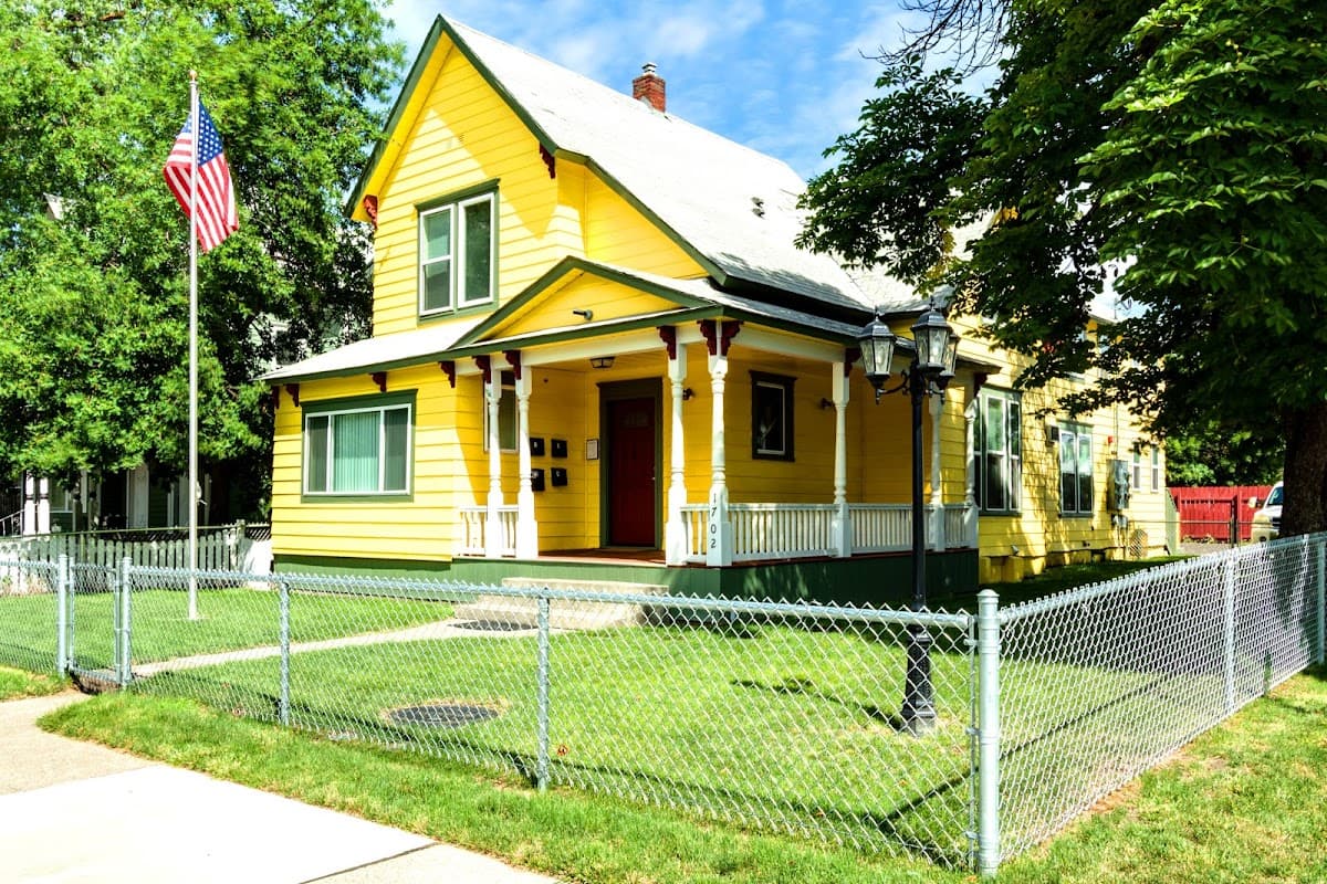 Maple Leaf Manor Furnished Apartments