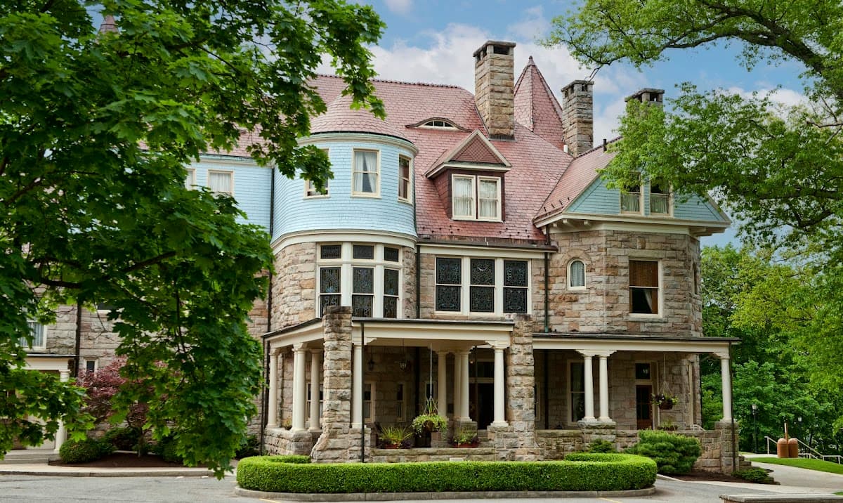 Graceland Inn & Restaurant
