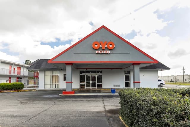 OYO Hotel Jennings Near Crowley, LA I-10
