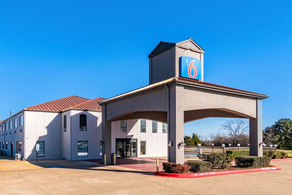Motel 6 Ennis, TX