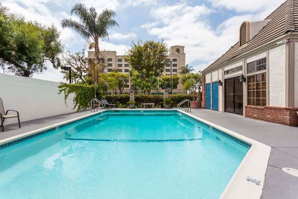 Ramada by Wyndham Anaheim Convention Center