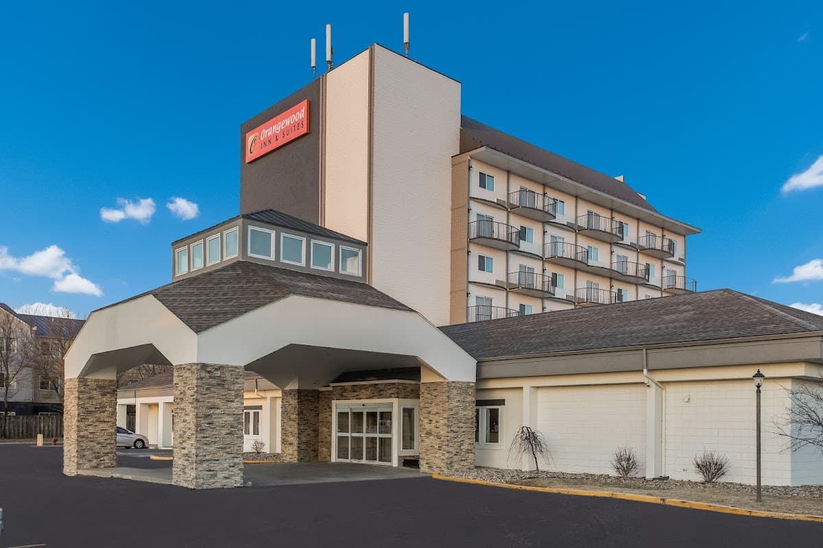 Orangewood Inn & Suites Kansas City Airport